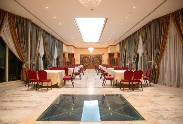 صالة الطعام الذهبية في منتجع رشوش